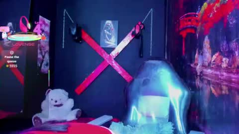 melllks online show from August 4, 5:43 pm