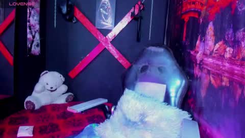 melllks online show from August 6, 2:27 pm