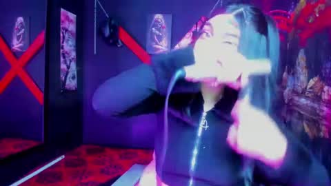 melllks online show from August 12, 5:59 pm