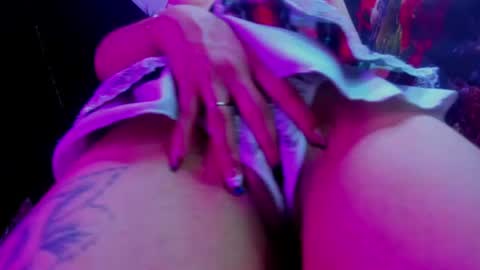 melllks online show from August 14, 5:05 pm