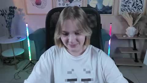 Melody online show from August 11, 1:46 pm