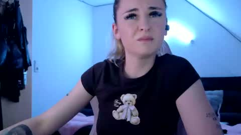 melly4you online show from August 6, 7:46 pm