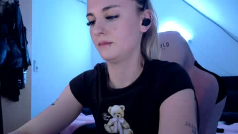 melly4you online show from August 6, 8:52 pm