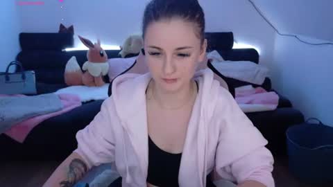 melly4you online show from August 11, 9:50 pm