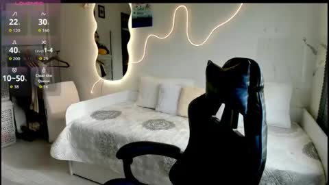 melly_watson1 online show from September 2, 12:29 pm