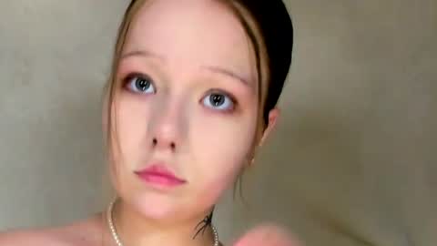 MelMooon online show from July 3, 9:17 pm