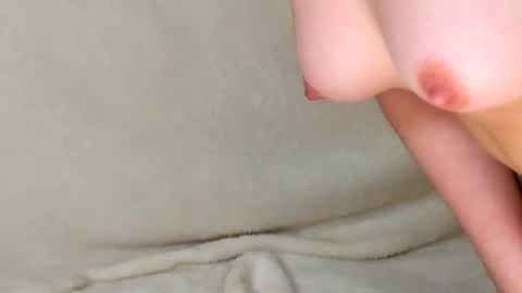 MelMooon online show from July 10, 8:47 pm
