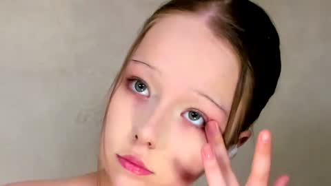 MelMooon online show from July 11, 7:53 pm