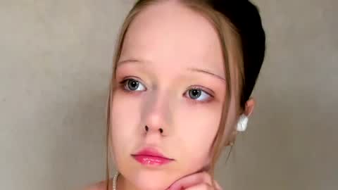 MelMooon online show from July 13, 9:20 pm
