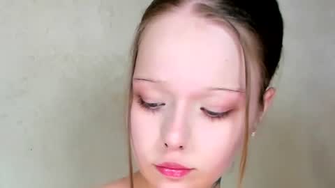 MelMooon online show from July 17, 7:14 pm