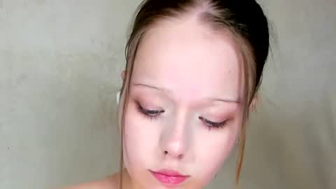MelMooon online show from July 18, 9:16 pm
