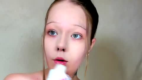 MelMooon online show from July 27, 8:36 pm