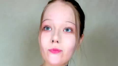 MelMooon online show from August 10, 8:21 pm
