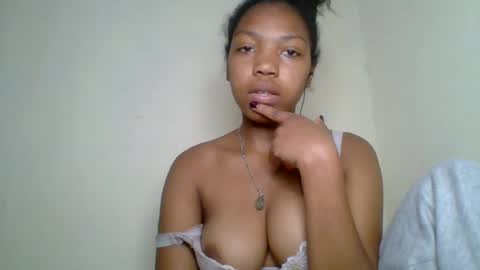 melodie_00 online show from August 10, 12:50 pm