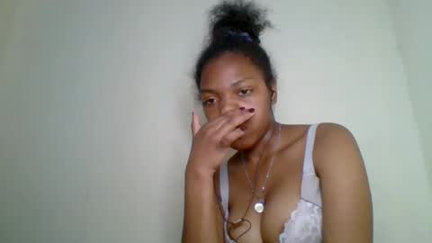 melodie_00 online show from August 10, 7:04 pm