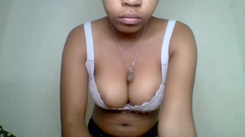 melodie_00 online show from August 10, 8:43 pm