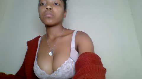 melodie_00 online show from August 11, 1:46 pm