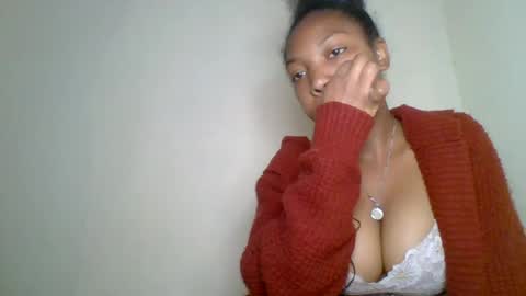 melodie_00 online show from August 12, 12:18 pm