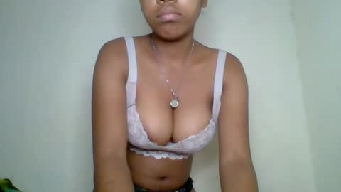 melodie_00 online show from August 12, 5:48 pm