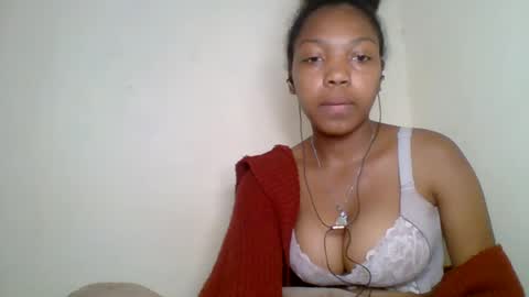 melodie_00 online show from August 12, 9:06 pm