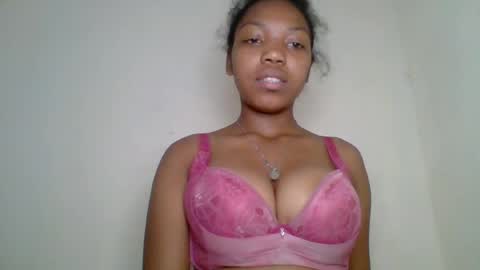 melodie_00 online show from August 13, 5:16 pm