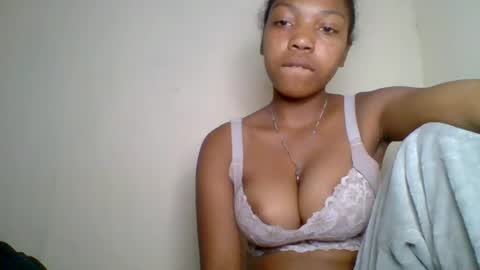 melodie_00 online show from August 14, 5:05 pm