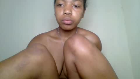 melodie_00 online show from August 14, 10:46 pm