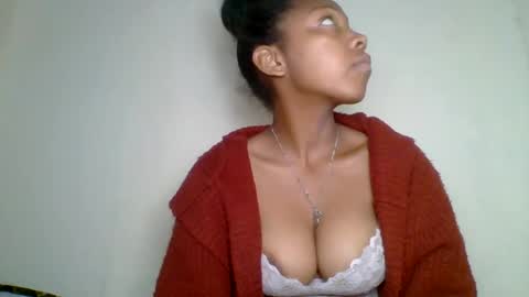 melodie_00 online show from August 15, 2:21 pm