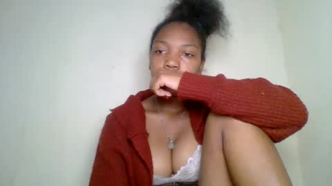 melodie_00 online show from August 15, 4:44 pm