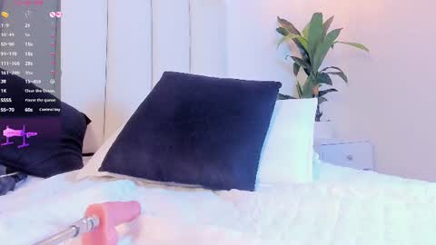 melody_blake16 online show from August 12, 1:24 pm