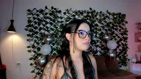 melody_cute10 online show from August 11, 1:35 pm