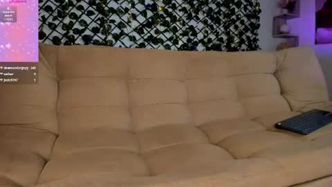 melody_cute10 online show from August 14, 4:21 pm