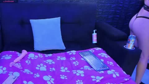 melody_foxx18 online show from August 14, 7:01 am