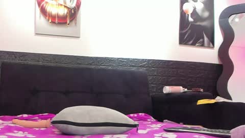melody_foxx18 online show from August 15, 6:17 am