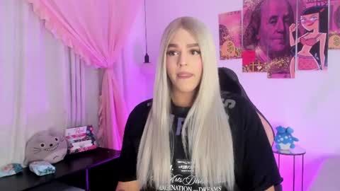 melody_p online show from August 10, 5:09 am