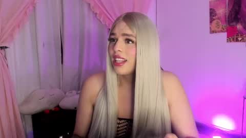 melody_p online show from August 10, 9:33 am