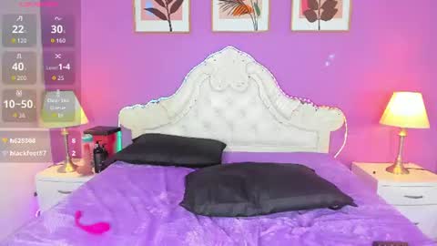     online show from August 5, 9:02 pm