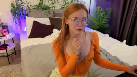 memymee_ online show from August 6, 5:50 am