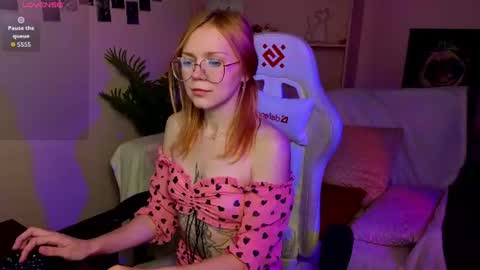 memymee_ online show from August 10, 1:29 am