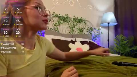 memymee_ online show from August 14, 2:26 am