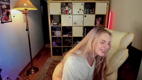 Flora  Next stream November 17th at 6  GMT online show from August 11, 9:33 am