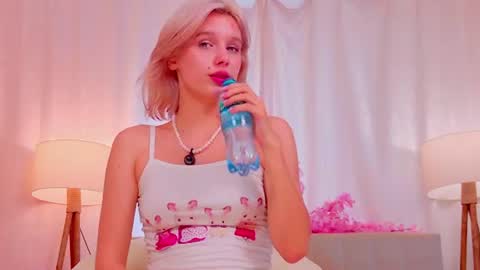Lilu online show from August 2, 8:32 am