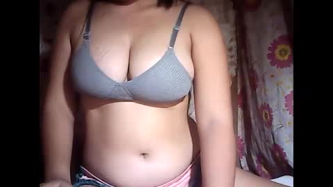 iya online show from February 20, 2:25 pm