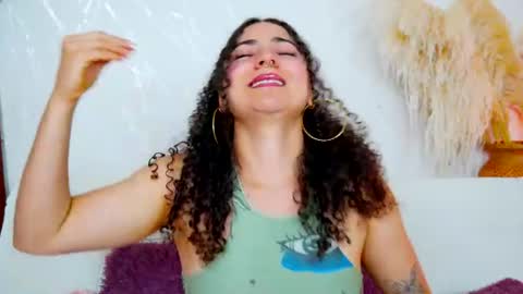 Merida Bell online show from August 1, 2:17 am