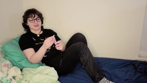 Merrill Mallow online show from July 18, 12:00 am