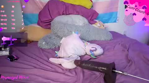 mesmerized_mowo online show from June 29, 11:28 pm