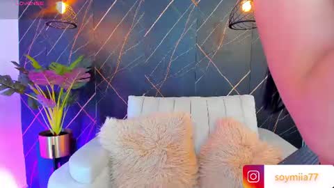 Mia online show from August 7, 2:11 am