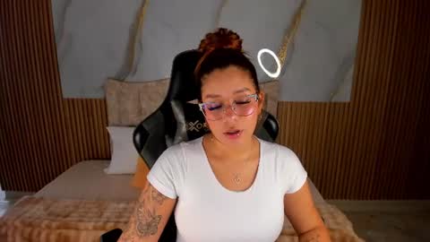 mia_18v online show from August 13, 8:45 pm