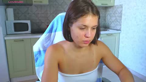 Mia online show from July 28, 10:54 am
