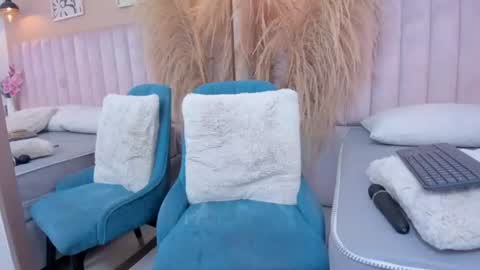 mia__bailey_ online show from July 31, 3:46 am